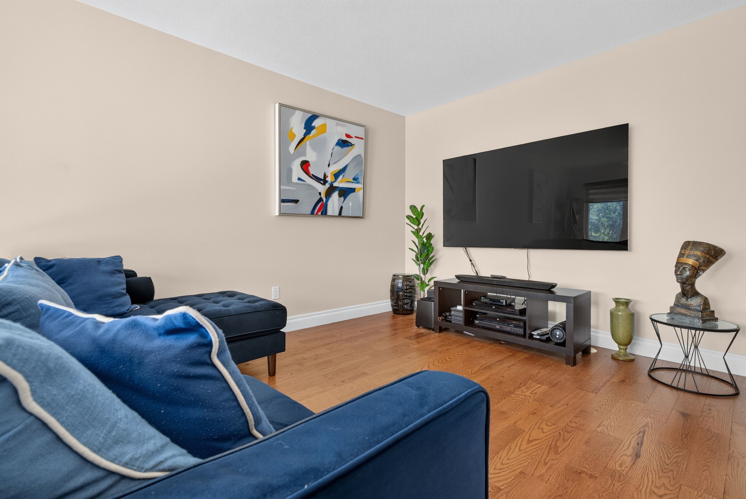 Living room, second angle
